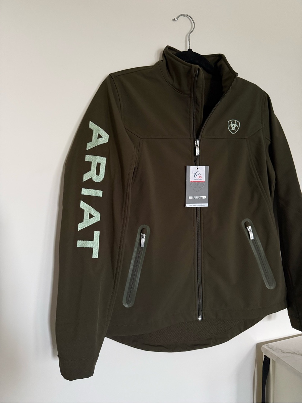 Ariat Softshell Jacket - Picture 2 of 6